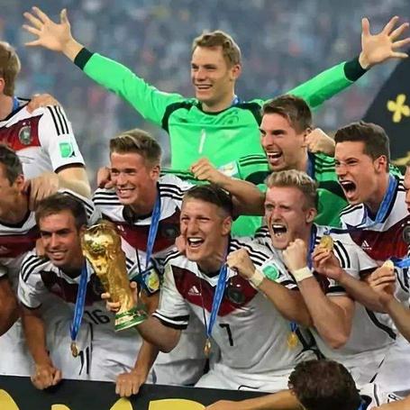 德国战车，四度问鼎世界杯的足球传奇