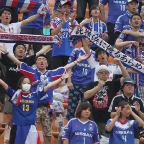 球场上的11人，足球为何是一个人的团队游戏？